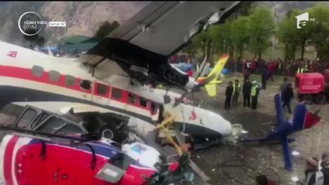 Tragedie aviatică în Nepal, pe unul dintre cele mai periculoase aeroporturi din lume. Trei oameni au murit după ce un avion de mici dimensiuni a lovit un elicopter