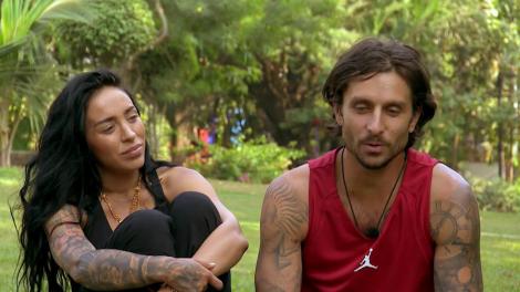 Uite mingea, nu e mingea! Concurenții trebuie să fure bila cu sigla Asia Express de la jucătorii de crichet