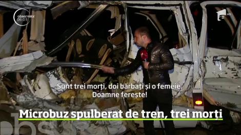 Tragedie pe calea ferata din Buzău. Un microbuz cu 16 persoane a fost izbit violent de un tren şi târat sute de metri pe şine