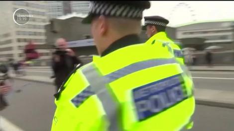 Protestatari ecologişti aplaudaţi ca nişte eroi în timp ce erau încătuşaţi de poliţie, la Londra