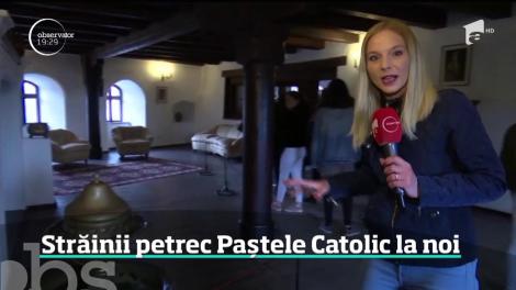 Străinii petrec Paştele Catolic, la noi