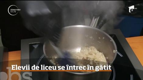 Peste 40 de elevi de liceu se întrec la un concurs gastronomic, în Sibiu
