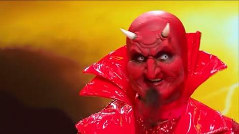 Masca diavolului. Diana Munteanu, rugăminte către Rona Hartner: Scoate crucea!