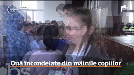 Înainte de Paşte, zeci de copii învaţă tehnicile pentru încondeiat ouă