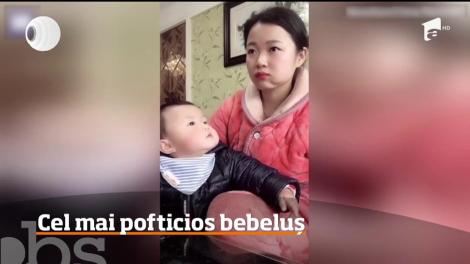 Video. Cel mai pofticios bebeluș devine vedetă pe internet! Îi fură mamei mâncarea din față