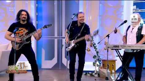 Trupa Phoenix cântă melodia "Nunta"