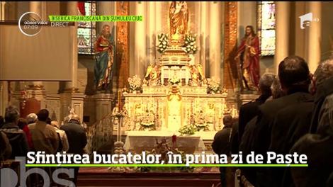 Paștele la catolici. Credincioşii sunt aşteptaţi la slujbă pentru sfințirea bucatelor