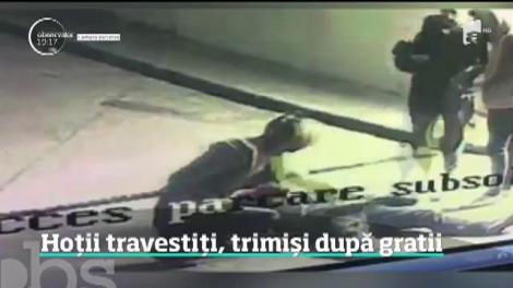 Travestiții din Arad au fost arestați. Cum s-au îmbrăcat „fetițele” înainte de a ajunge după gratii!