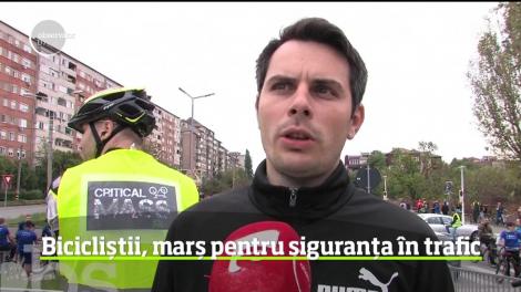 "Şi noi suntem participanţi la trafic". Acesta este mesajul pe care au vrut să-l transmită aproape o mie de biciclişti din Oradea printr-un mod inedit