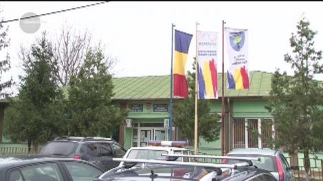 Primarul unei localităţi din Prahova care a devenit celebru pentru că ţinea în birou un tablou cu Nicolae Ceauşescu este protagonistul unui nou scandal