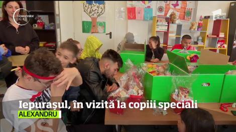 Colorate, frumos ambalate, pline de bunătăți și aducătoare de bucurii, cutiile cu cadouri de la iepuraș sunt cele mai așteptate daruri de către cei mici