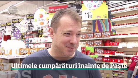 Românii care au rămas acasă de sărbători şi-au petrecut ziua la cumpărături
