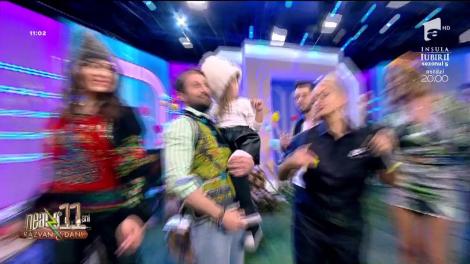 Anda Adam - "Mă înnebuneşte"