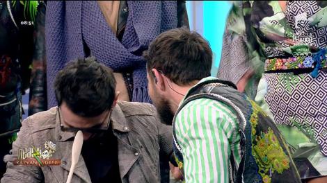 Un nou joc la Neatza cu Răzvan şi Dani! Şi-au făcut cucuie în cap cu lingura de lemn!