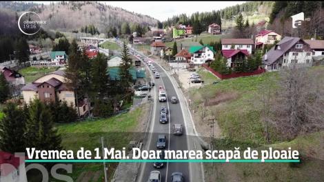 E mijlocul vacanţei, iar turiştii abia şi-au făcut încălzirea pentru 1 Mai. Se pare că vremea se răceşte. Pentru câteva zone, meteorologii dau şi ceva speranţe