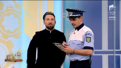 Polițistul Răzvan Simion îl trage pe dreapta pe Dani Oțil, preotul de la Neatza: Nu atingeți organul, vă rog să-mi prezentați actele!