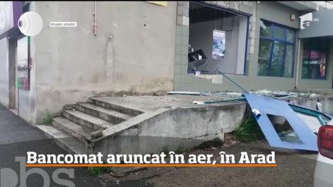 Câţiva indivizi necunoscuţi au aruncat în aer un bancomat aflat în apropierea gării din Arad