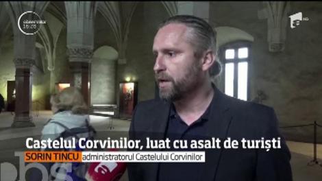 Castelul Corvinilor din Hunedoara este una dintre destinaţiile favorite ale turştilor