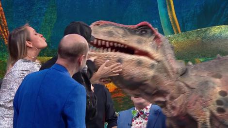 Masca Dinozaurul. Vedetele sunt entuziasmate, dar și înspăimânate. Alex Velea: Ne-am speriat și am zis să mai stăm în culise