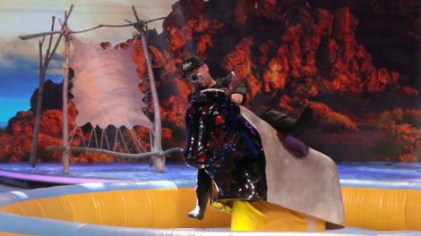 Jocul taurul mecanic. Alex Velea, Antonia și Tudor de la Fly Project  se întrec în cea mai solicitantă probă