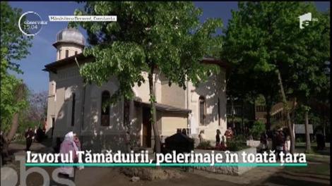 Credincioşii au uitat de cele sfinte şi s-au călcat în picioare pentru agheasmă