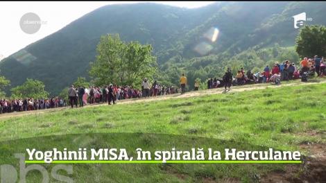 Mii de yoghini din peste 30 de ţări au venit în tabăra anuală MISA