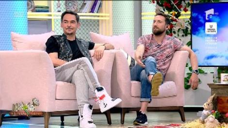 Răzvan Simion, victima modei: „Ai față de bătrânel care se îmbracă în hârtie de împachetat cadouri luată de la librărie”