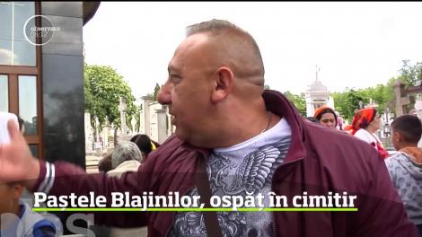 Paștele Blajinilor, ospăț în cimitir