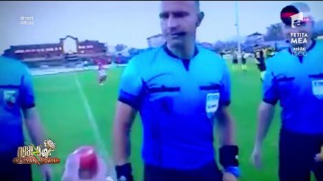 Smiley News. Meciul de fotbal care a început cu o întrecere în spart ouă și copilul care a greșit direcția de alergare