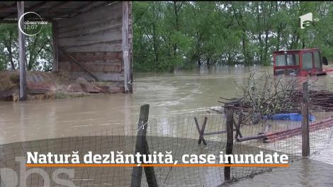 În cea mai afectată zonă a Moldovei a intrat în vigoare un cod portocaliu de furtuni