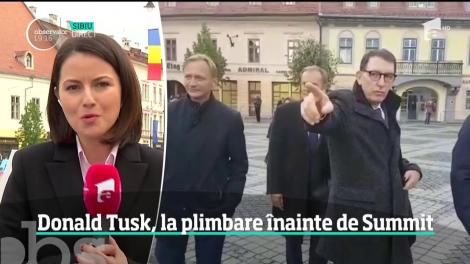 Donald Tusk, la plimbare prin Piaţa Mare din Sibiu