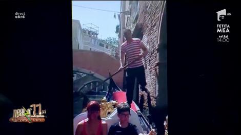 Râzi de... pocnești! Un gondolier cântăreț din Veneția a avut o zi cât se poate de proastă! Ascultă cu volumul dat tare