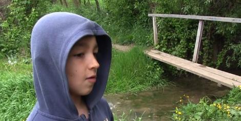 El este Emi, băieţelul din Vaslui care și-a scos surorile din casa în flăcări. A mai salvat un copil de la înec