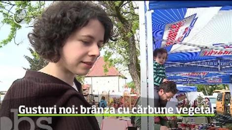 Brânză maturată cu cărbune vegetal, salamuri crud-uscate sau dulceţuri delicate din flori de liliac, toate acestea s-au găsit la Târgul Cetăţii din Târgu Mureş