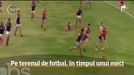 O fetiță de doi ani s-a strecurat printre jucători şi a intrat pe teren. Ce a făcut un sportiv