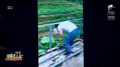 Smiley News. În timp ce suda, un cetățean chinez și-a prin gâtul între două bare metalice