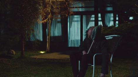 Fructul Oprit. Bărbatul în hanorac negru întră în casa Caragea. Nea Sile doarme în post