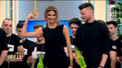 Moment unic la Neatza cu Răzvan și Dani! Valentin Luca, reprezentație spectaculoasă cu pahare și sticle în direct, la TV