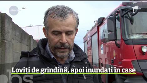 Inundaţiile de cod roşu sunt mai rapide decât autorităţile! Mii de oameni au fost luaţi de viituri