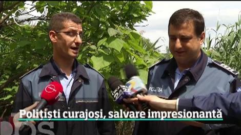 Doi polițisti s-au aruncat într-un lac pentru a salva viaţa unei femei de 70 de ani