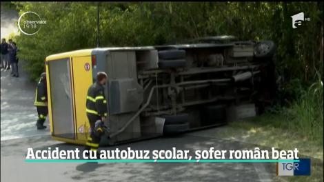 Un român, anchetat în Italia după ce s-a răsturnat pe şosea cu un autobuz plin cu elevi