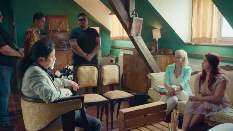 Liber ca pasărea cerului. Chinezii vin să-i omoare pe Ducu (Marius Florea Vizante) și Orlando (Ștefan Bănică). Stela (Jojo - Cătălina Grama) salvează situația