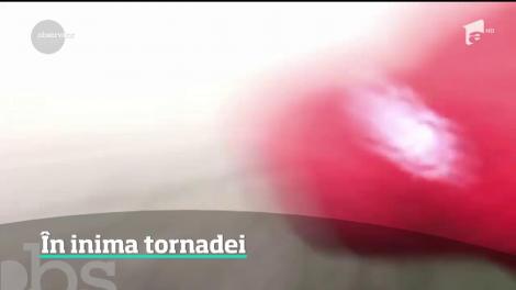 Un vănător de tornade a scăpat ca prin minune după ce a fost prins în mijlocul vârtejului