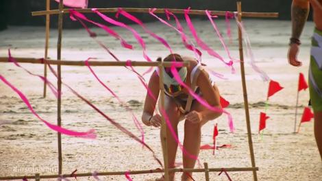 Fetele intră în concurs și ies scântei pe Insula Iubirii. Cel mai sudat cuplu al zilei e format din Teodora și Mircea