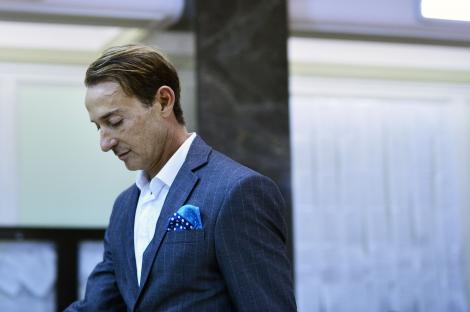 Radu Mazăre împarte celula cu alți doi deținuți și își va vedea familia doar prin geam