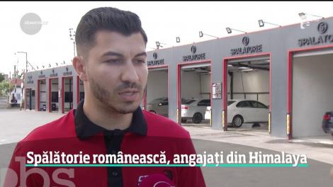 La o spălătorie auto din Capitală, clienţii sunt întâmpinaţi de angajaţi care provin din Nepal