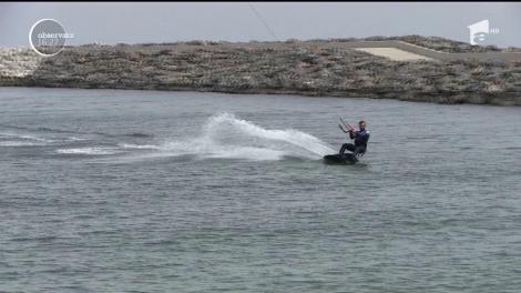 Singurii oameni nederanjaţi de un cod galben de vijelie sunt pasionaţii de kitesurfing!