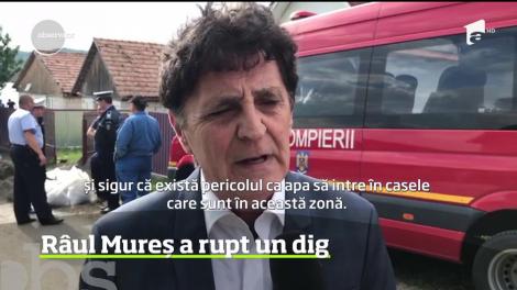 Râul Mureș a rupt un dig