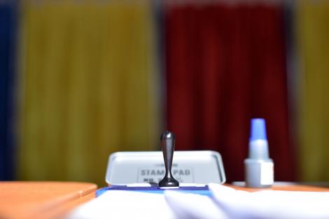 Cum se transformă o sală de clasă în secție de vot. Reguli stricte pentru alegători în ziua scrutinului