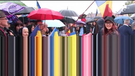 Statuia Regelui Ferdinand a revenit in inima Pieţei Unirii din Oradea!